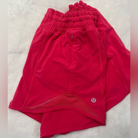 Women’s Lululemon Hotty Hot Short Low Rise Lined in Bright Pink Size 4 LW7AW7T - Picture 3 of 4